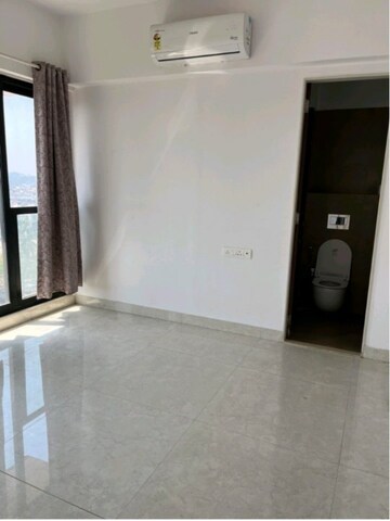 Room in 2 BHK Apartment at Kanakia Hollywood, Versova – for Sale