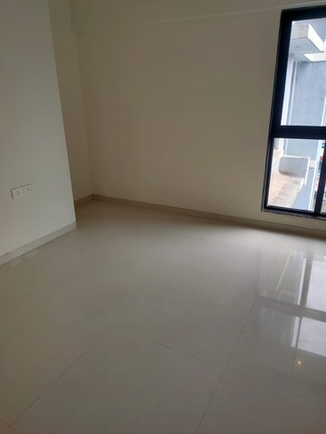 Room in 2 BHK Apartment at Hirani Sagar CHS, Kurla East – for Rent