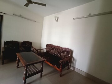 Bedroom in 3 BHK Apartment at Fraser Road Area – for Rent
