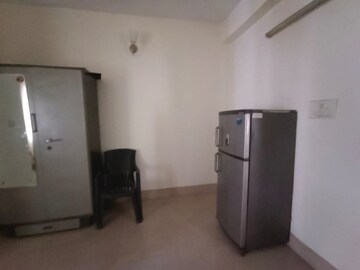 Room in 3 BHK Apartment at Fraser Road Area – for Rent