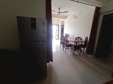 Room in 3 BHK Apartment at Fraser Road Area – for Rent
