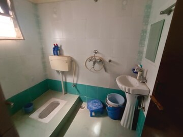Bathroom in 3 BHK Apartment at Fraser Road Area – for Rent