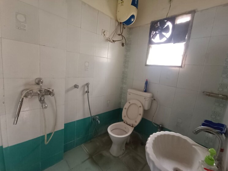 Bathroom, fraser road area 3 Bedroom 1600 Sq.Ft. Apartment In Fraser Road Area Patna 9095817