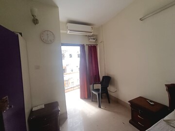 Room in 3 BHK Apartment at Fraser Road Area – for Rent