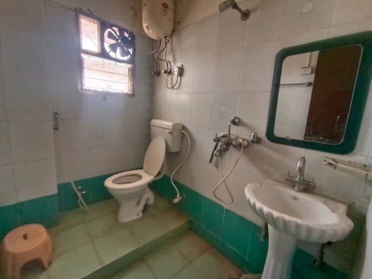 Bathroom, fraser road area 3 Bedroom 1600 Sq.Ft. Apartment In Fraser Road Area Patna 9095817