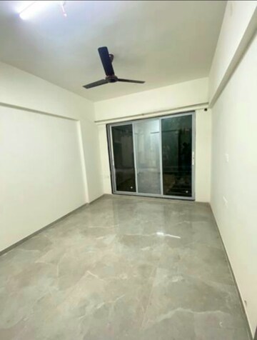 Room in 3 BHK Apartment at Yamuna CHS Mulund West, Mulund West – for Rent