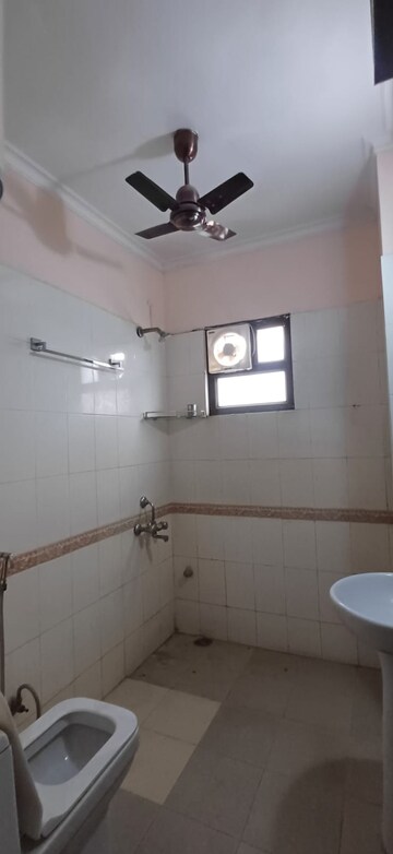 Bathroom in 3 BHK Apartment at Ardee City Palm Grove Heights, Sector 52 – for Rent