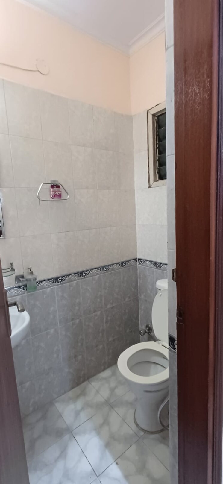Bathroom, ardee-city-palm-grove-heights 3 Bedroom 2050 Sq.Ft. Apartment In Sector 52 Gurgaon 9095933