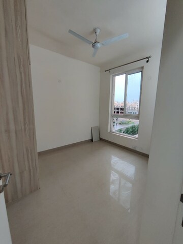 2 BHK Apartment For Rent in Emaar Emerald Estate, Sector 65