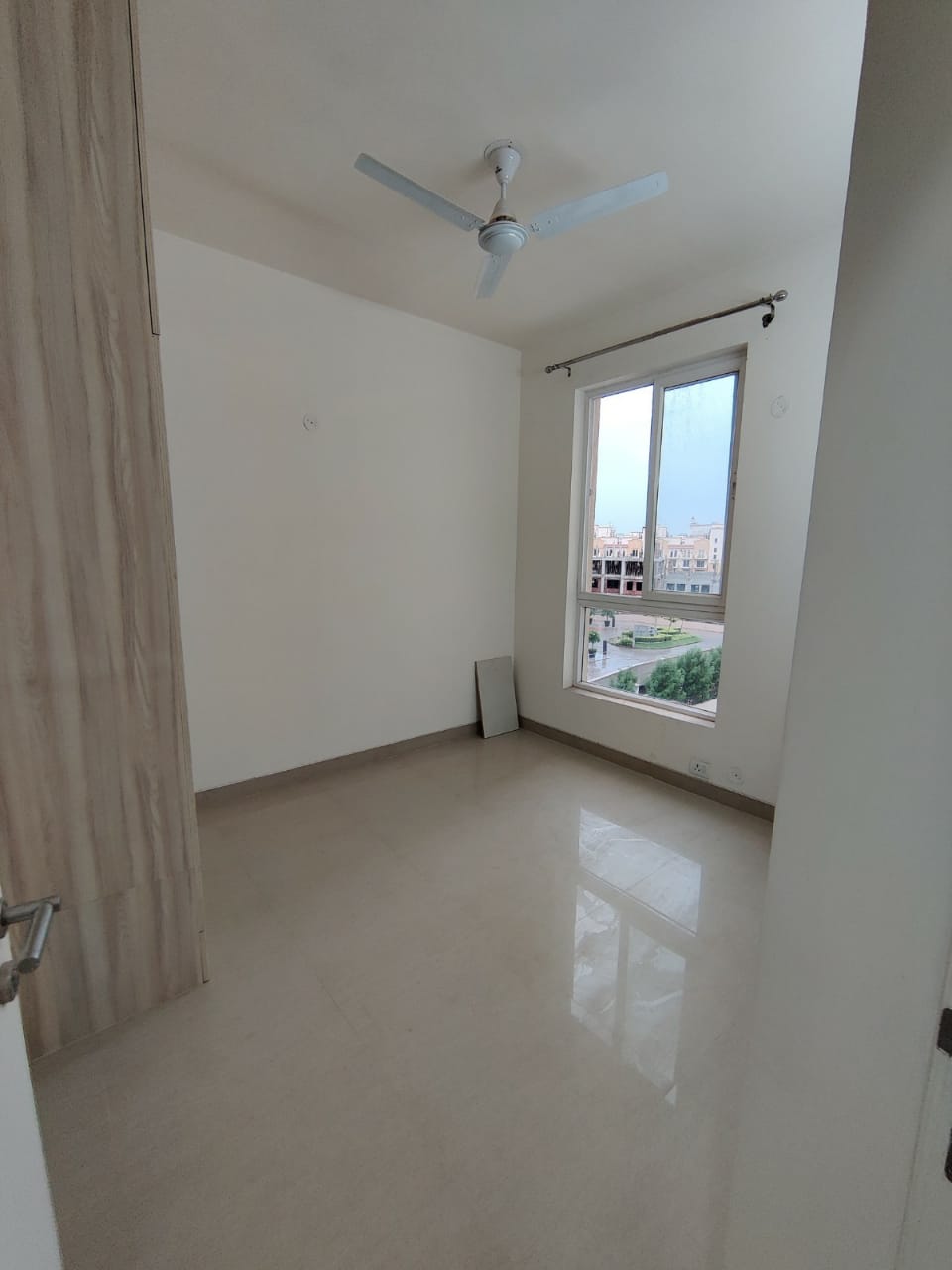 2 BHK + Study Room Apartment For Rent in Emaar Emerald Estate