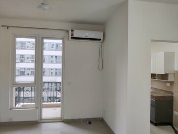 Room in 2 BHK Apartment at Emaar Emerald Estate, Sector 65 – for Rent