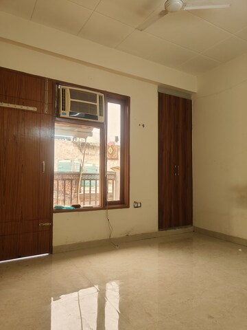 Room in 1 BHK Builder Floor at Saket – for Rent