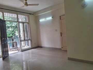 Room in 3 BHK Builder Floor at Ameya Sapphire 57, Sector 57 – for Rent