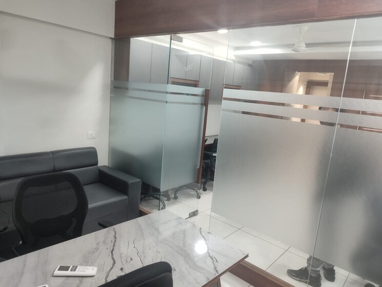 Team Area, sun-westbank Commercial Office Space 720 Sq.Ft. In Navrangpura Ahmedabad 9095984