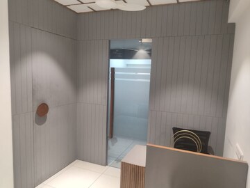 Room in  Office Space at Sun Westbank, Navrangpura – for Rent