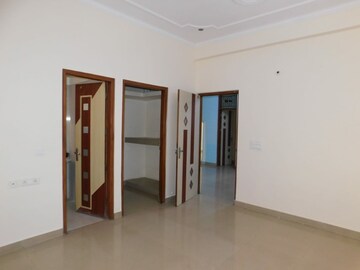 Room in 2 BHK Independent House at RWA Apartments Sector 27, Sector 27 – for Rent