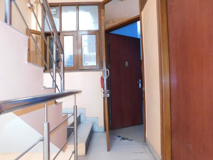 Gym, rwa-apartments-sector-27 2 Bedroom 200 Sq.Mt. Independent House In Sector 27 Noida 9096033