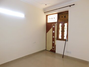 Room in 2 BHK Independent House at RWA Apartments Sector 27, Sector 27 – for Rent
