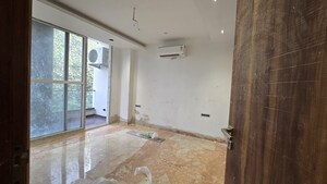 Room in 3 BHK Apartment at DLF The Carlton Estate, Dlf Phase V – for Sale