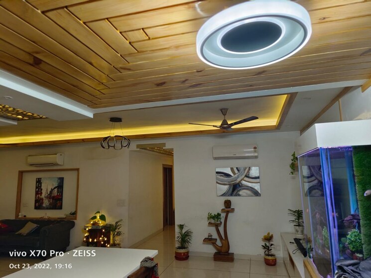 Team Area, dlf-the-carlton-estate 4 Bedroom 1740 Sq.Ft. Apartment In Dlf Phase V Gurgaon 9096063