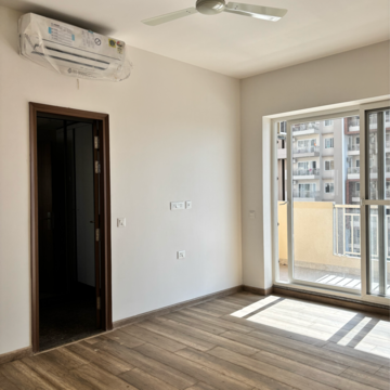 Room in 3 BHK Apartment at ABA Ivy County, Sector 75 – for Rent