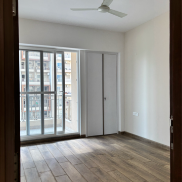 Room in 3 BHK Apartment at ABA Ivy County, Sector 75 – for Rent