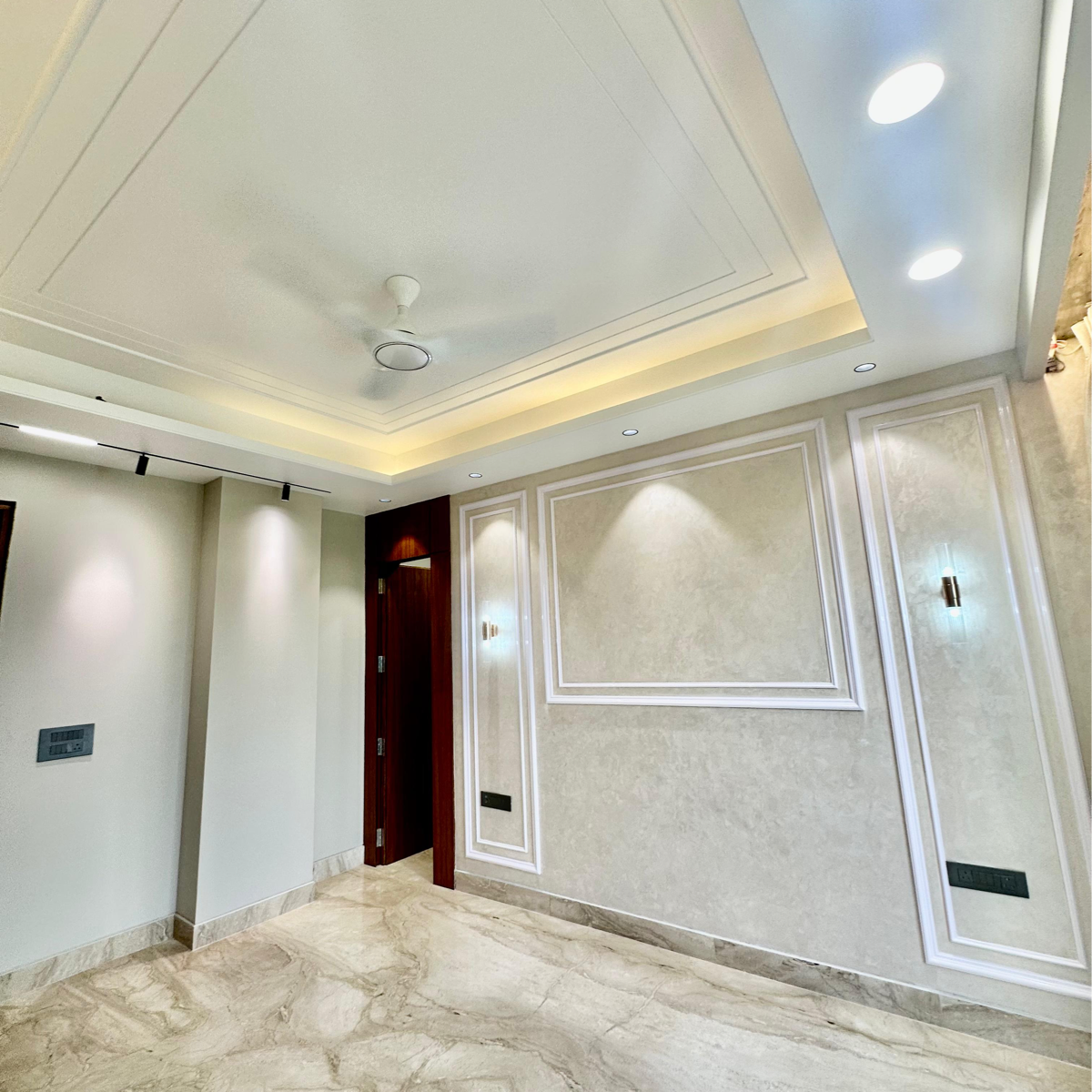 4 BHK + Pooja Room 300 Sq.Yd. Builder Floor in Central Park 3 The Room