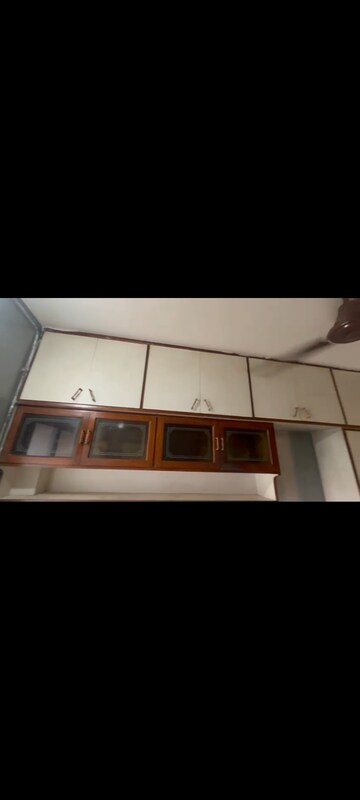 Furnished Amenities in 2 BHK Apartment at Abhinav Apartment, Vile Parle East – for Rent