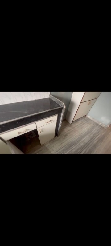 Furnished Amenities in 2 BHK Apartment at Abhinav Apartment, Vile Parle East – for Rent