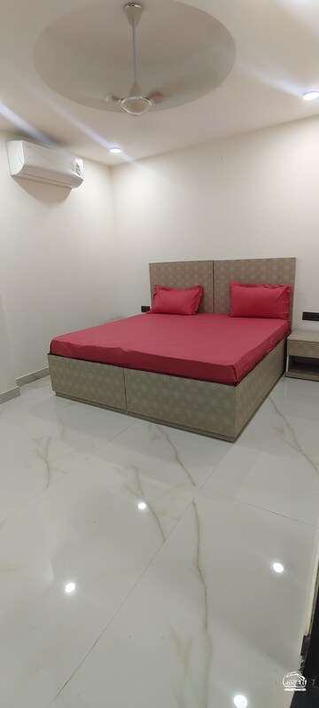 Bedroom in 2 BHK Builder Floor at Sector 40 – for Rent