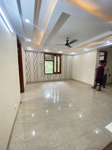 Room in 3 BHK Builder Floor at Sector 46 – for Rent