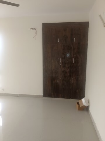 2 BHK Apartment For Rent in Shri Radha Sky Gardens, Sector 16b Greater Noida