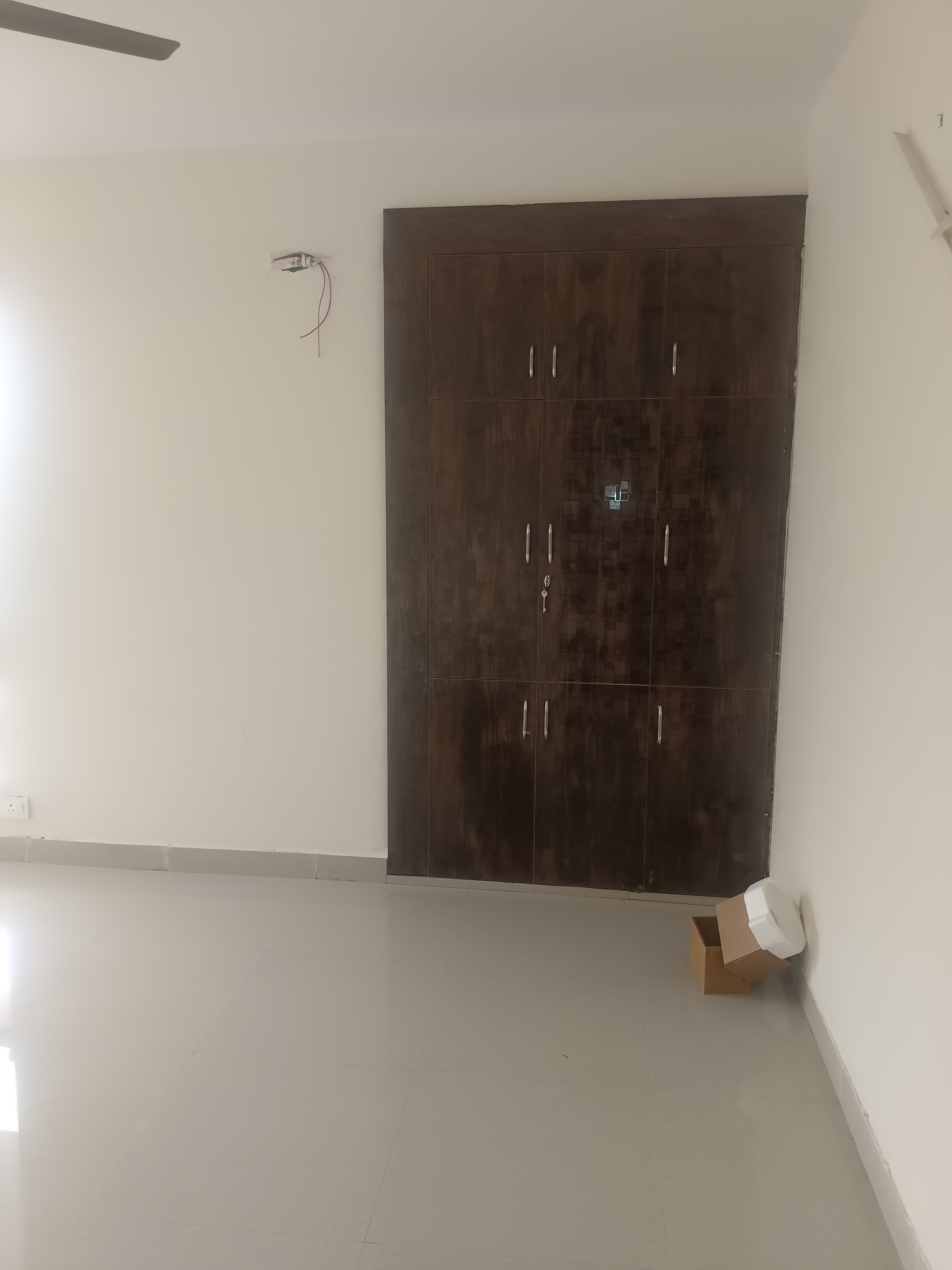 2 BHK Apartment For Rent in Shri Radha Sky Gardens