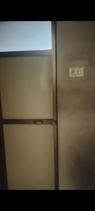 Furnished Amenities in 3 BHK Apartment at Air View Apartment, Vile Parle East – for Rent