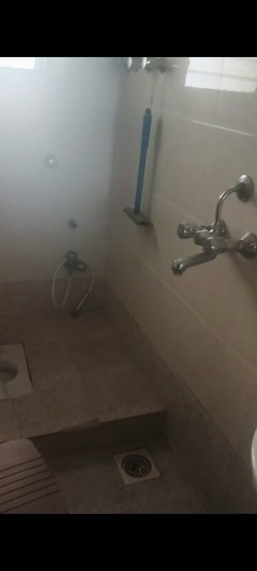 Bathroom in 3 BHK Apartment at Air View Apartment, Vile Parle East – for Rent