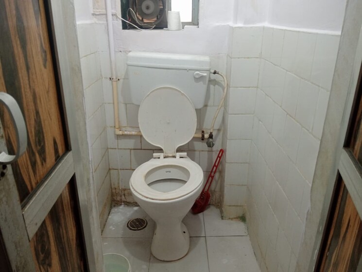 Bathroom, jyoti-complex 1 Bedroom 410 Sq.Ft. Apartment In Goregaon East Mumbai 9096217