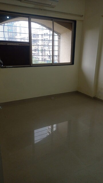 Room in 1 BHK Apartment at Jyoti Complex, Goregaon East – for Rent