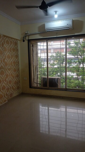 Room in 1 BHK Apartment at Jyoti Complex, Goregaon East – for Rent