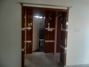 Room in 2 BHK Builder Floor at Nri Layout – for Rent
