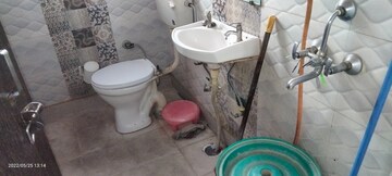 Bathroom in 1 BHK Builder Floor at Vaishali Sector 5 – for Rent