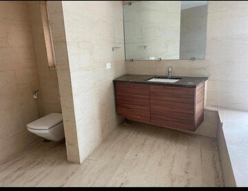 Master Bedroom in 4 BHK Apartment at DLF The Belaire, Sector 54 – for Rent