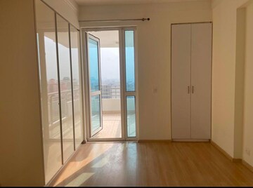 Building Lobby in 4 BHK Apartment at DLF The Belaire, Sector 54 – for Rent