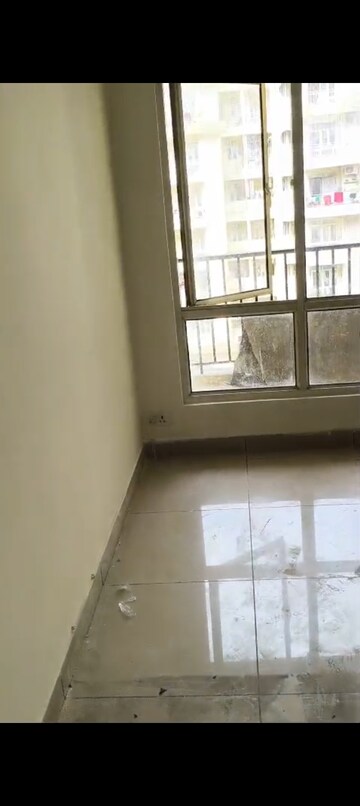 Room in 2.5 BHK Apartment at Panchsheel Hynish, Sector 1 Greater Noida – for Rent