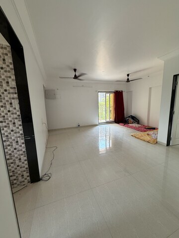 Room in 2 BHK Apartment at Bharat Ecovistas, Shilphata – for Rent