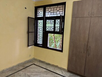 Room in 2 BHK Builder Floor at Sector 46 – for Rent