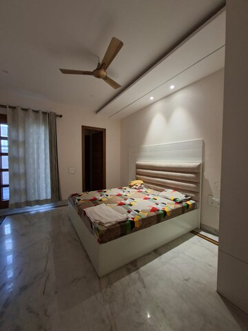 Bedroom in 3 BHK Builder Floor at Sector 7 – for Rent
