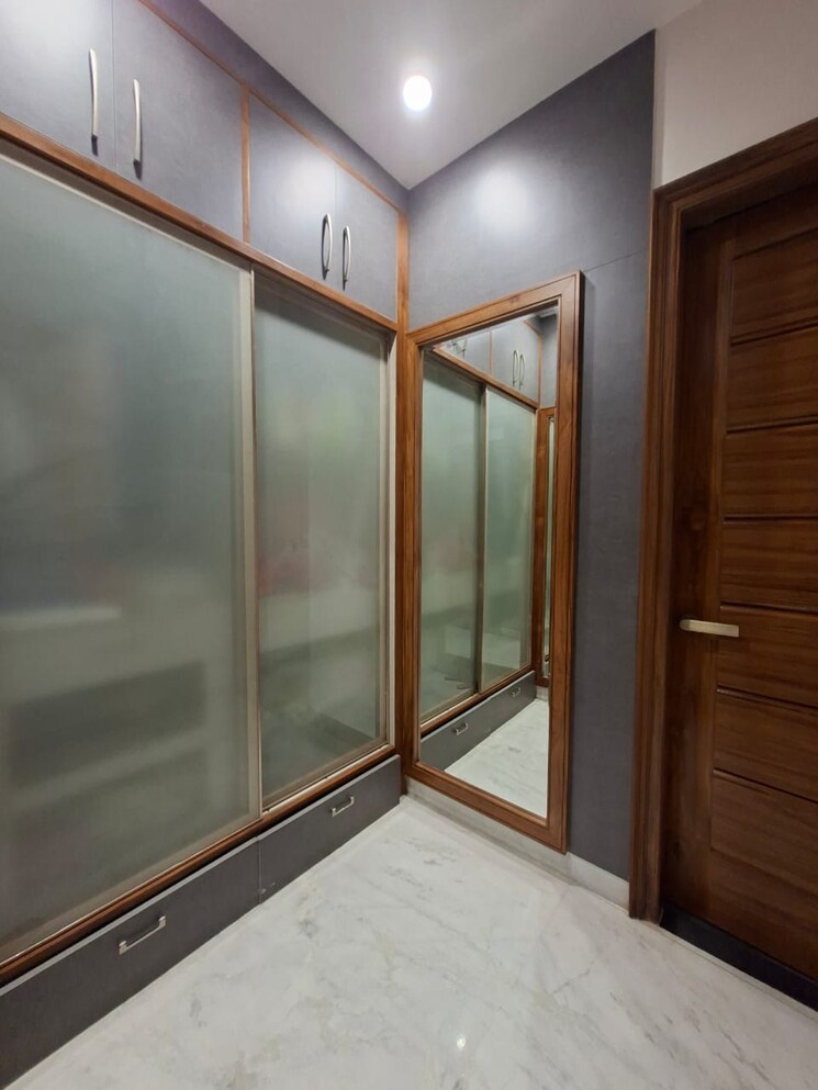 Room, sector 7 3 Bedroom 3600 Sq.Ft. Builder Floor In Sector 7 Chandigarh 9096430