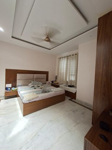 Bedroom in 3 BHK Builder Floor at Sector 7 – for Rent