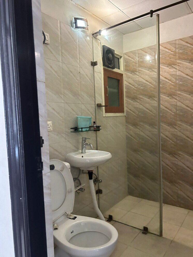 Bathroom, antriksh-golf-view 2.5 Bedroom 1150 Sq.Ft. Apartment In Sector 78 Noida 9096480