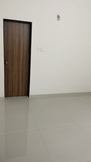 Room in 2 BHK Apartment at Kohinoor Shangrila, Pimpri – for Rent